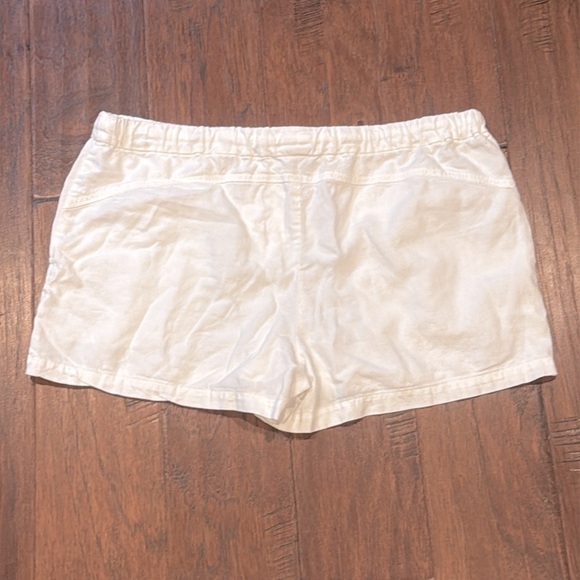 Size 8 Banana Republic White Cargo Shorts Relaxed Fit - Picture 2 of 14